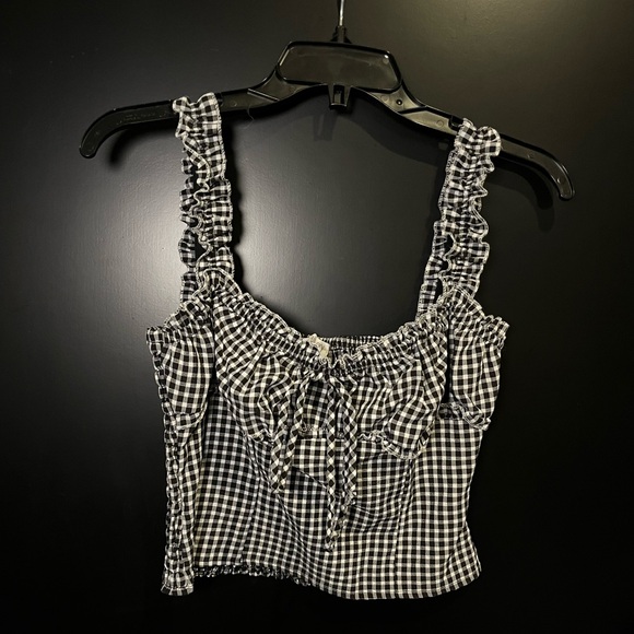 Gingham Tank 🤍🖤 - Picture 1 of 3